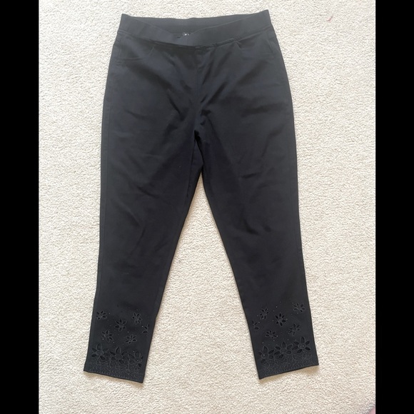 NWOT embellished capris - Picture 2 of 5